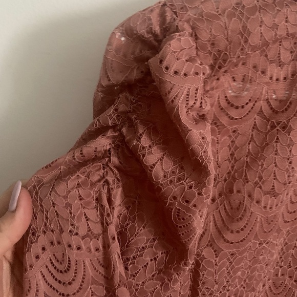 Cute lace top with puff sleeves (2 for 20$) - Picture 3 of 4